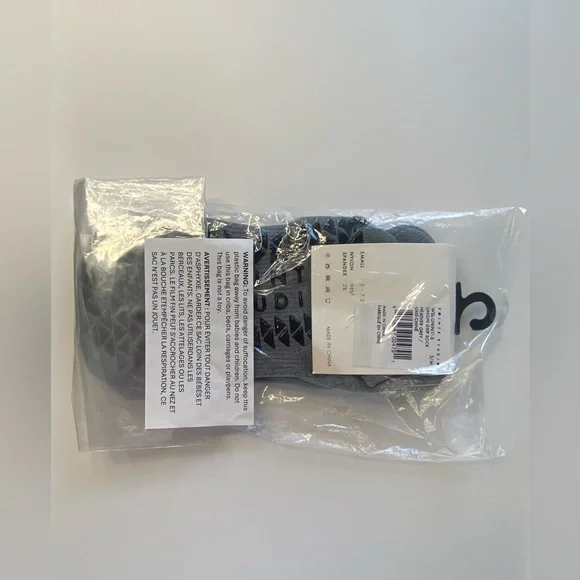 Pointe Studio Union Full-Foot Grip Socks, Pilates Barre & Yoga Socks S/M (5-7.5) - Picture 7 of 9